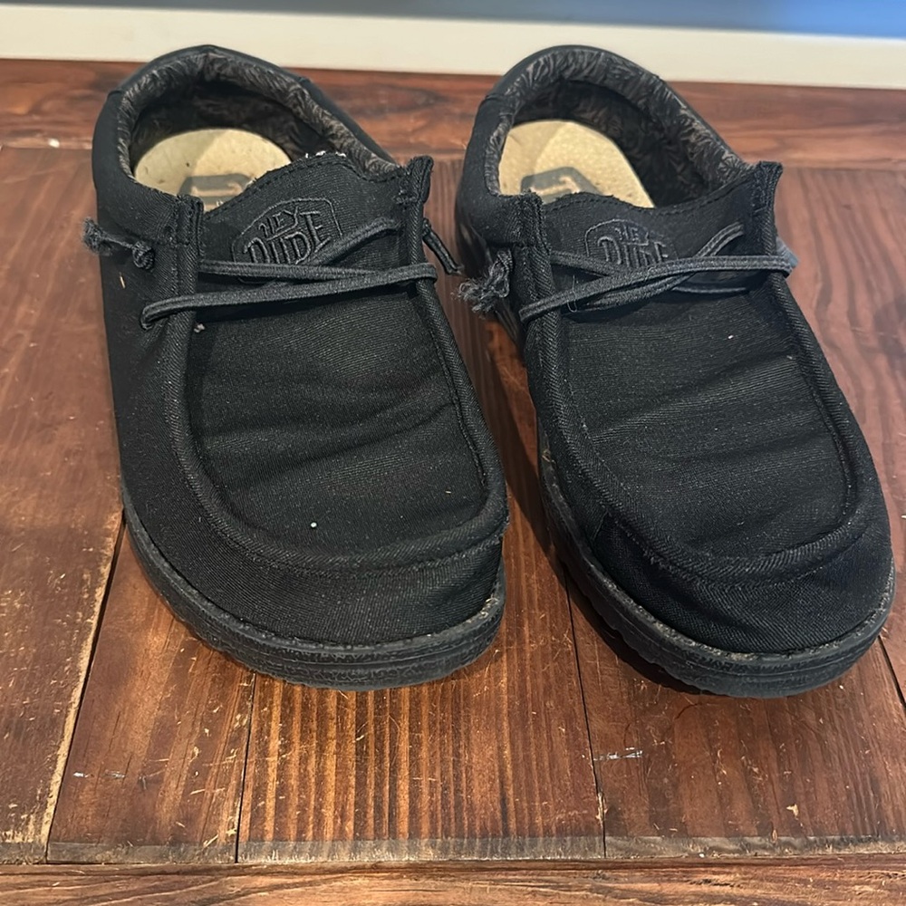 Hey dude shoes youth size 6